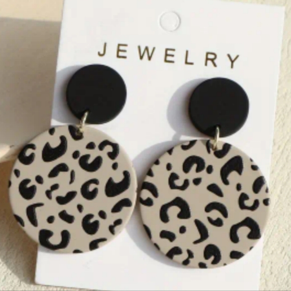2/30$ Or 3/$35 Mobwife Leopard Print Black and Cream Stud Earrings-(#0265) - Picture 1 of 5